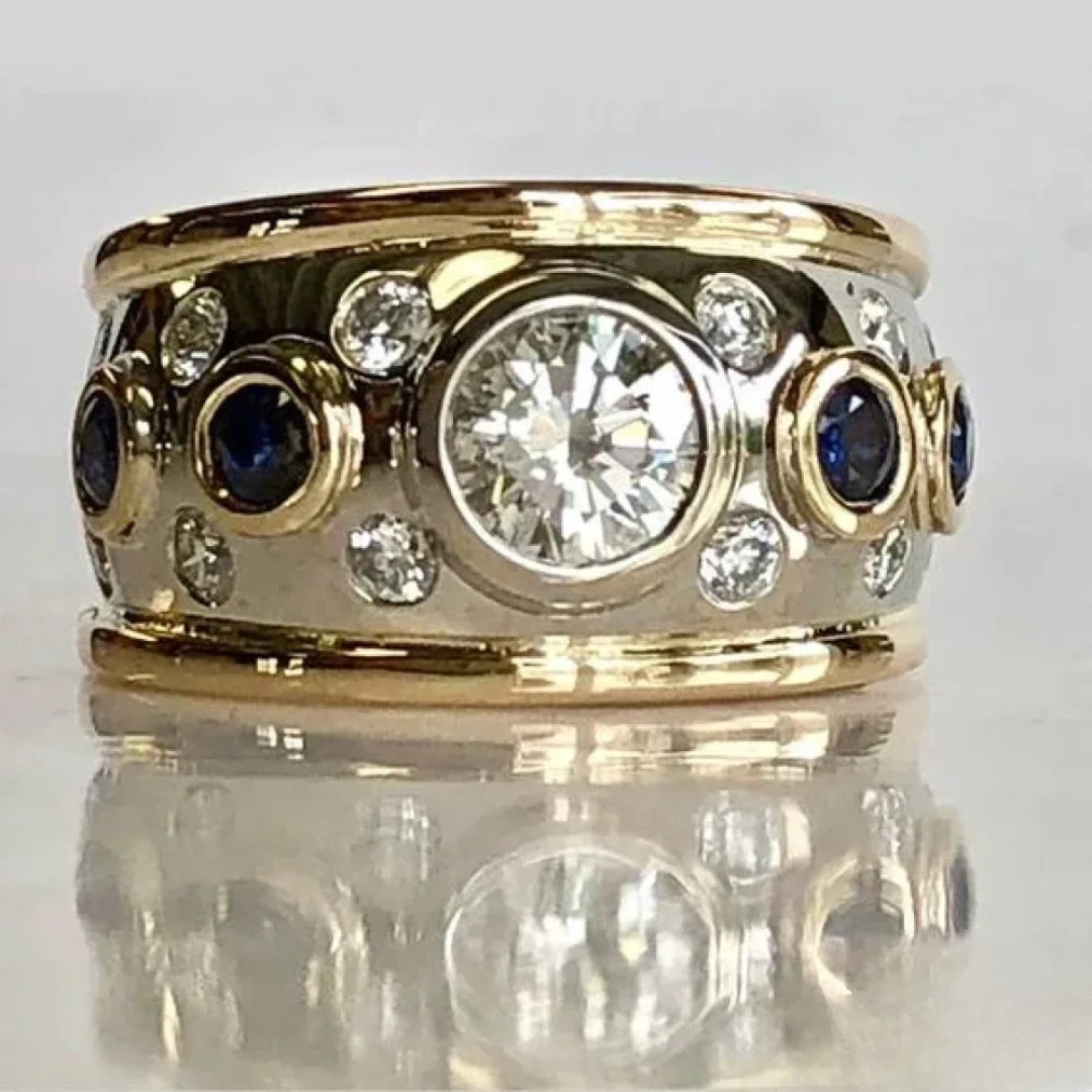 Vintage gold ring with embedded zirconia