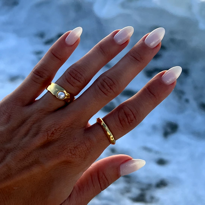 Vintage Ring in Natural Gold Pearl